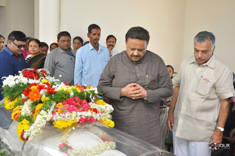 Celebs-Pay-Condolences-to-C-Narayana-Reddy